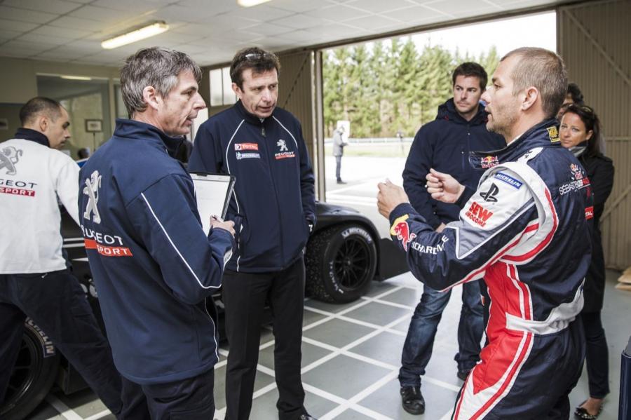  Peugeot 208 T16 with Sebastien Loeb 2013 года  (фото 4 из 13)